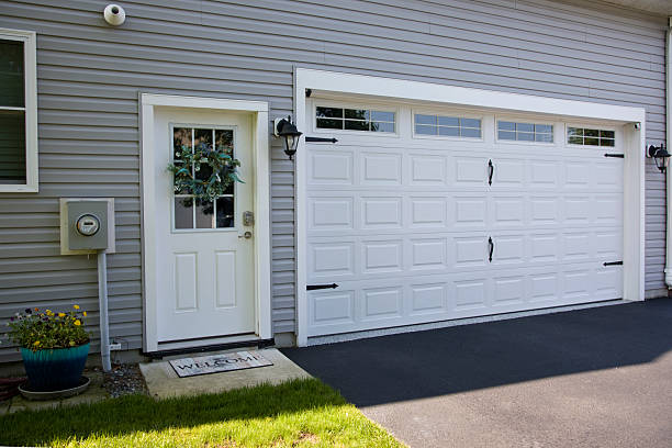 24/7 Emergency Garage Door Panel Replacement experts in Clifton, AZ
